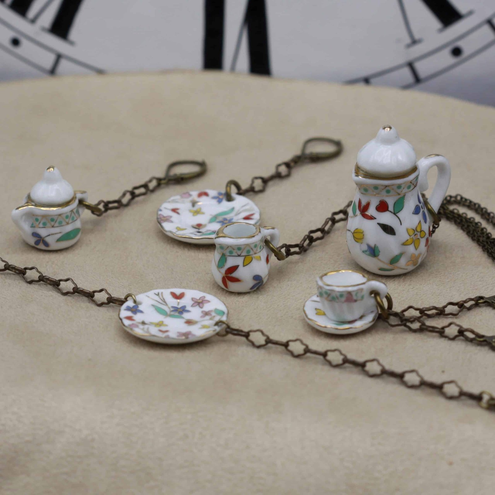 Alice au Pays des Merveilles et l’Heure du Thé